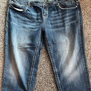 Woman’s Vigoss Capri Jeans Size 26W-21 long